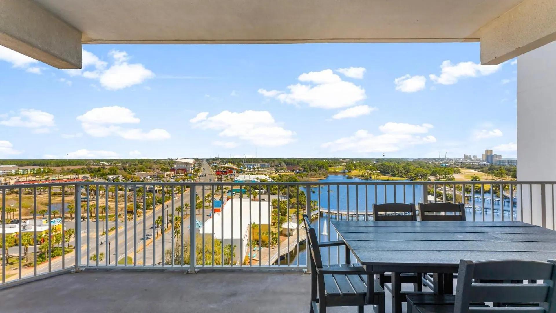 Laketown Wharf 0938 Panama City Beach ABD